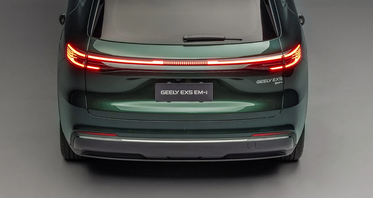 EX5 EM-i — Design Traseiro Dinâmico